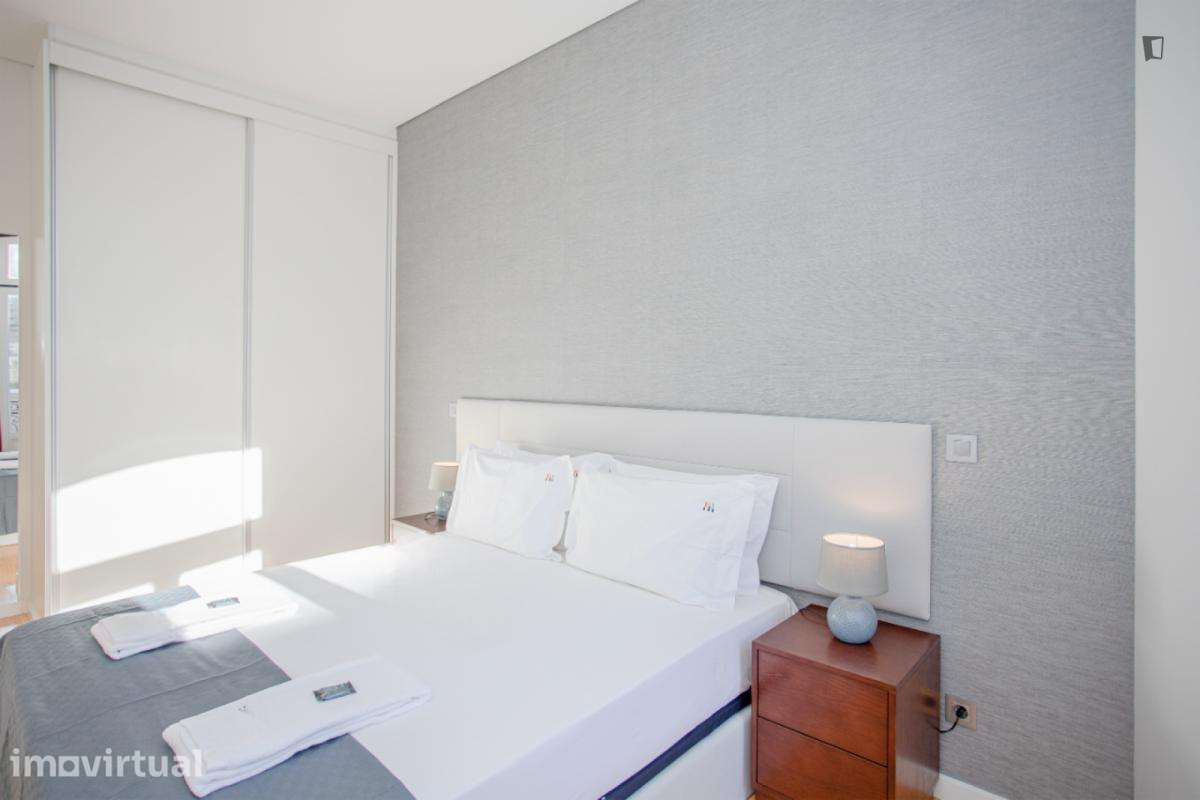 Apartamento com 1 quartos - localizado em Sé Porto - Grande imagem: 3/23