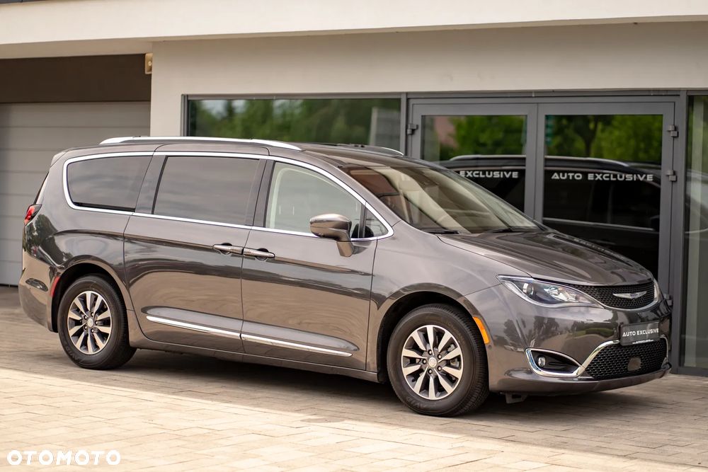 Chrysler Pacifica - 14