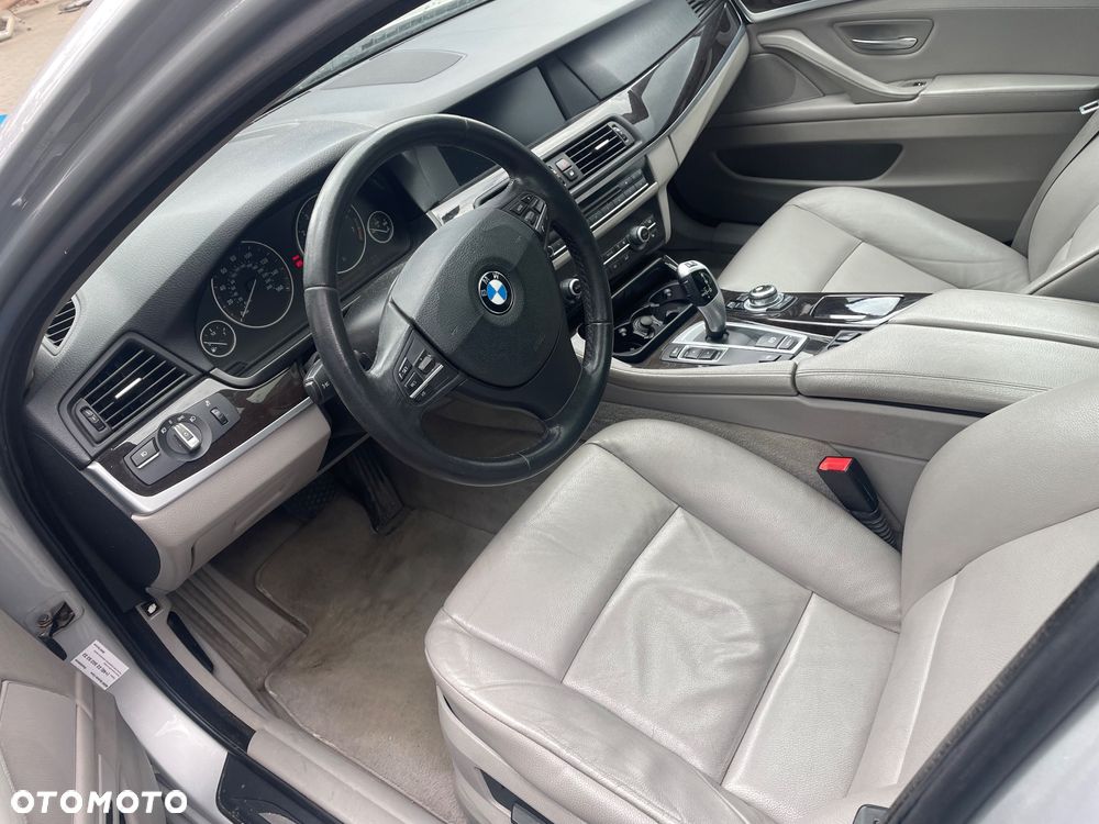 BMW Seria 5 528i - 6