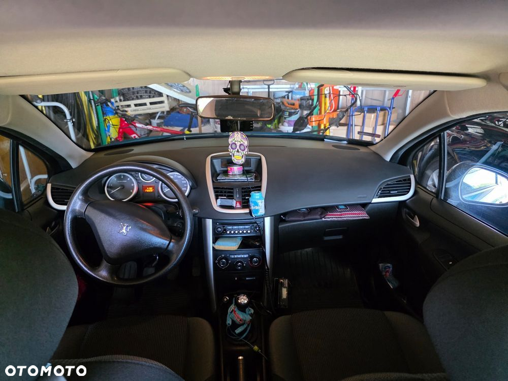 Peugeot 207 - 11