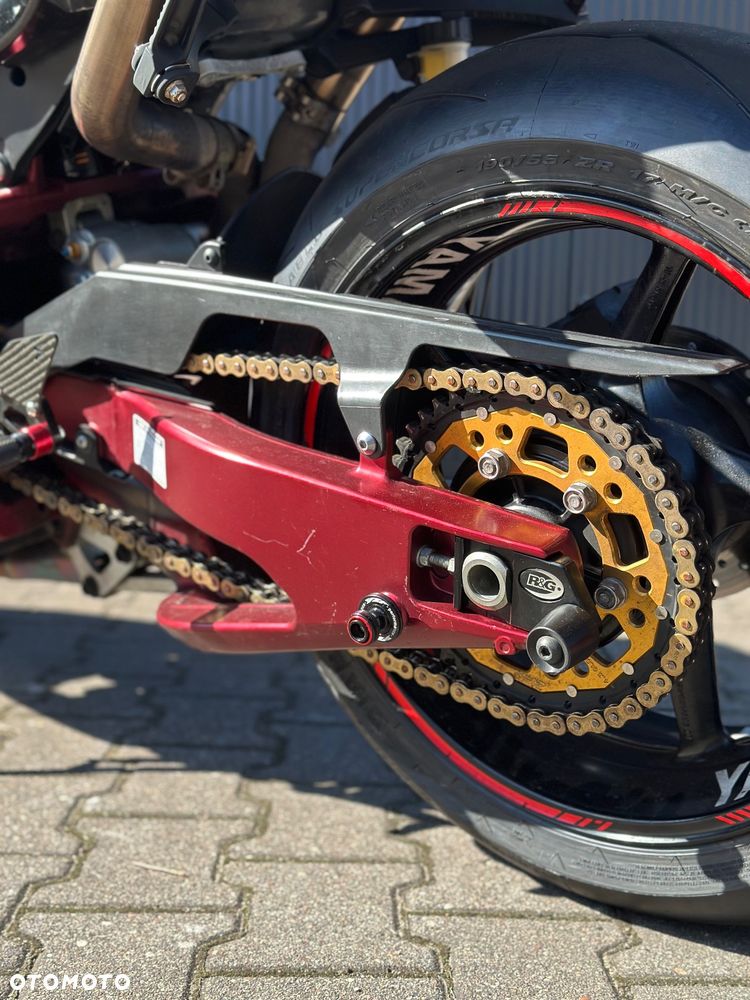 Yamaha R1 - 11