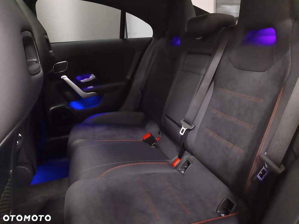 Mercedes-Benz CLA 220 4-Matic AMG Line 7G-DCT - 10