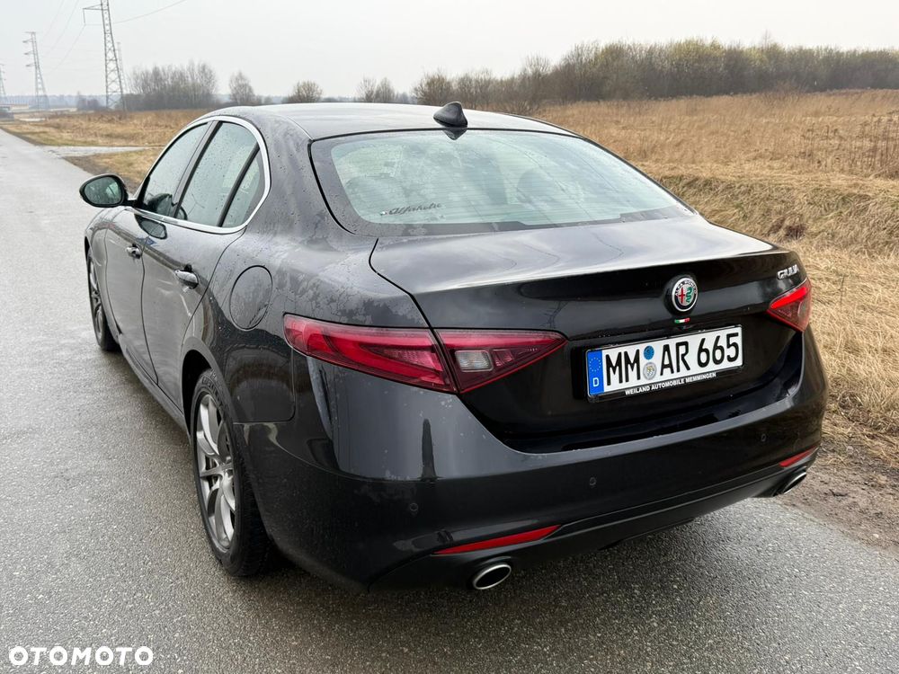 Alfa Romeo Giulia - 10
