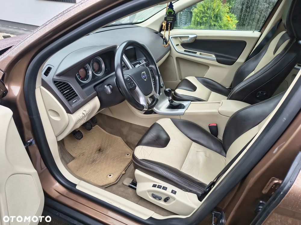 Volvo XC 60 D5 AWD Summum - 7