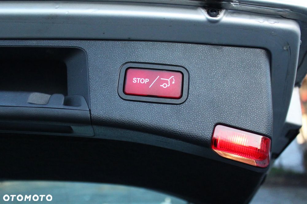 Mercedes-Benz Klasa E 200 CGI BlueEffICIENCY Avantgarde - 35