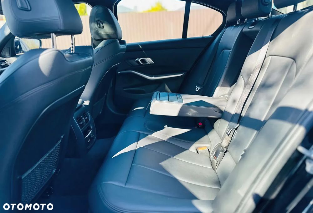 BMW Seria 3 330i M Sport - 19