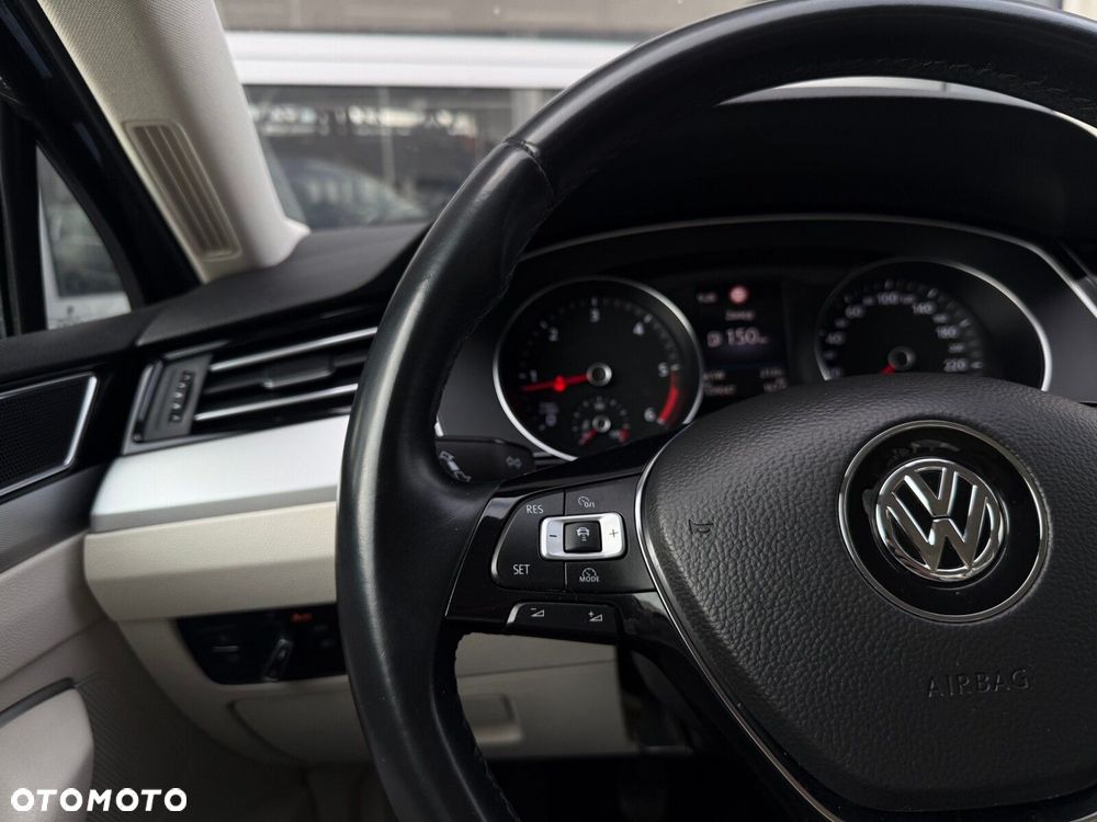 Volkswagen Passat 2.0 TDI SCR Comfortline - 17