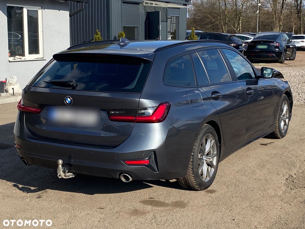 BMW Seria 3 318d MHEV Sport Line - 12