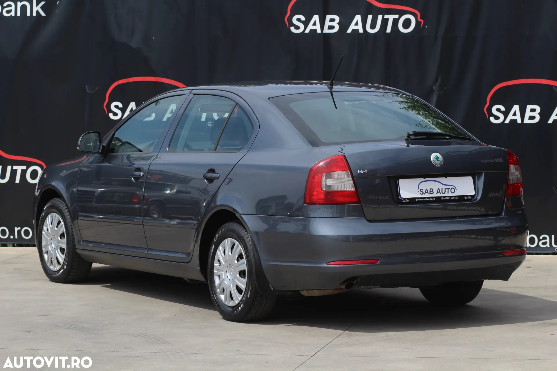 Skoda Octavia 1.6 Ambiente - 10