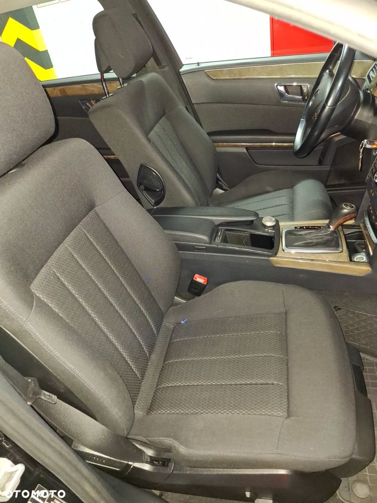 Mercedes-Benz Klasa E 200 T CGI BlueEFFICIENCY Automatik - 11