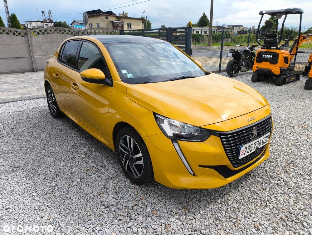 Peugeot 208 - 8