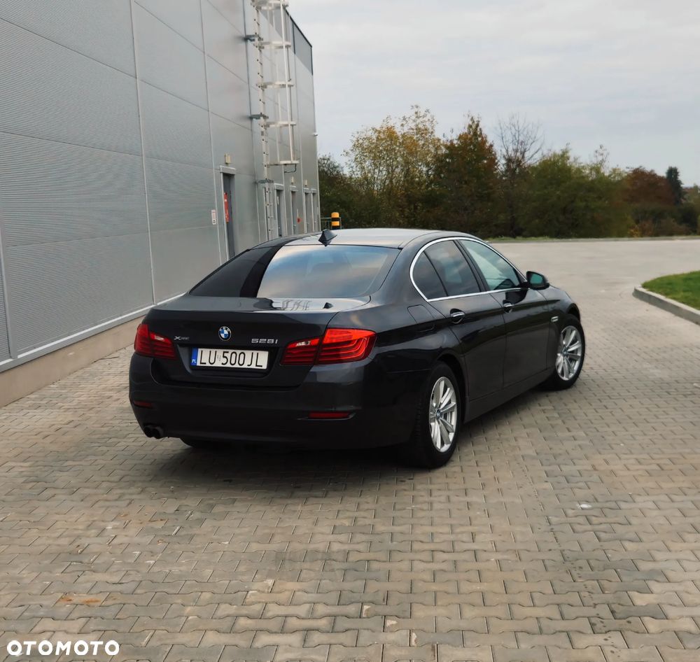 BMW Seria 5 528i xDrive - 2
