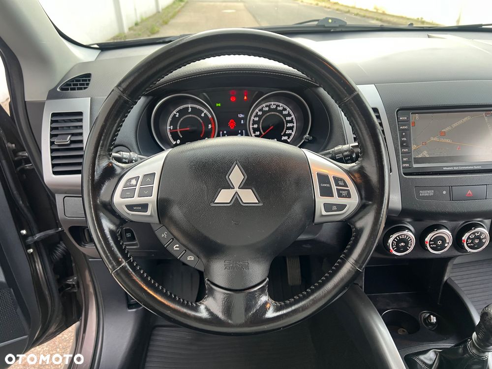Mitsubishi Outlander 2.0 DI-D 4WD Intense - 27