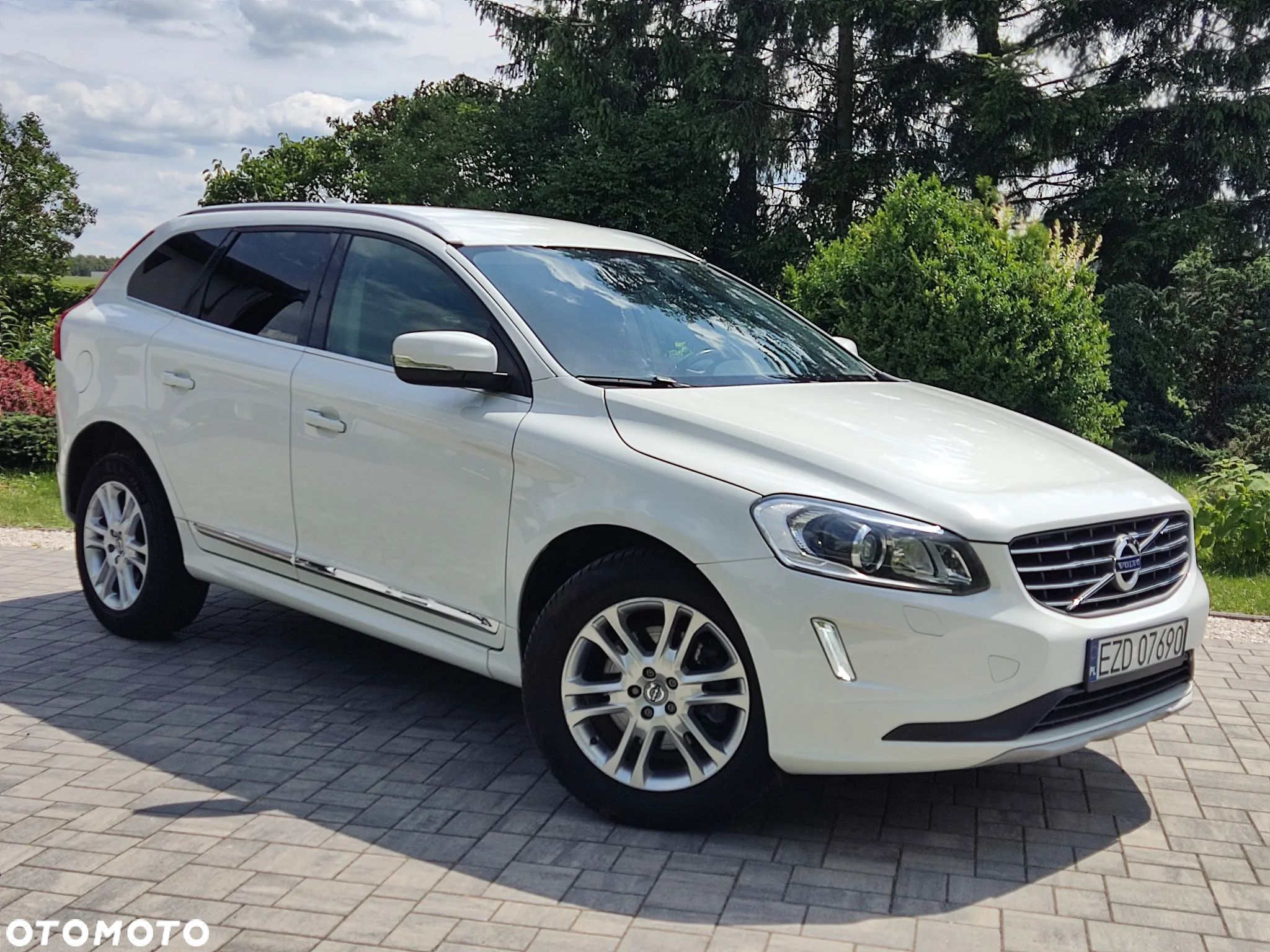 Volvo XC 60 D3 Drive-E Momentum - 1