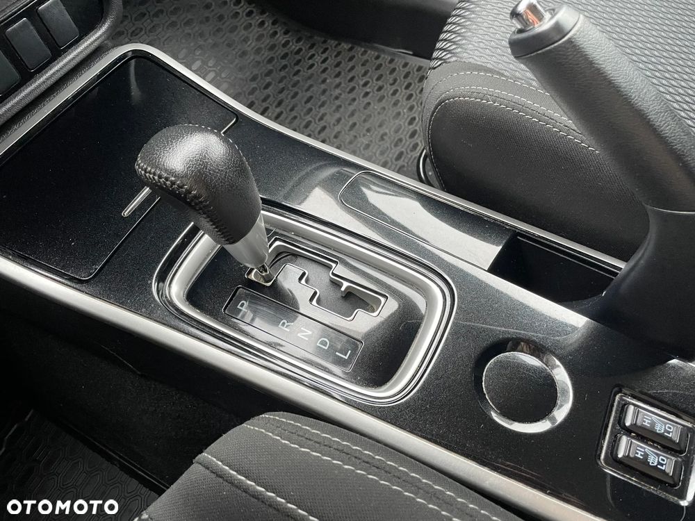 Mitsubishi Outlander - 10
