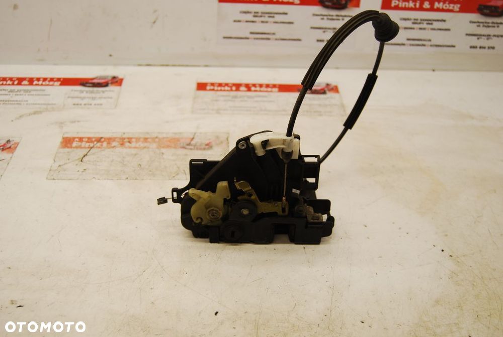 ZAMEK DRZWI LEWY TYŁ 6 PIN 3B4839015M LEON I OCTAVIA I VW PASSAT B5 GOLF IV BORA 3B4839015M VW POLO IV SKODA FABIA II - 2