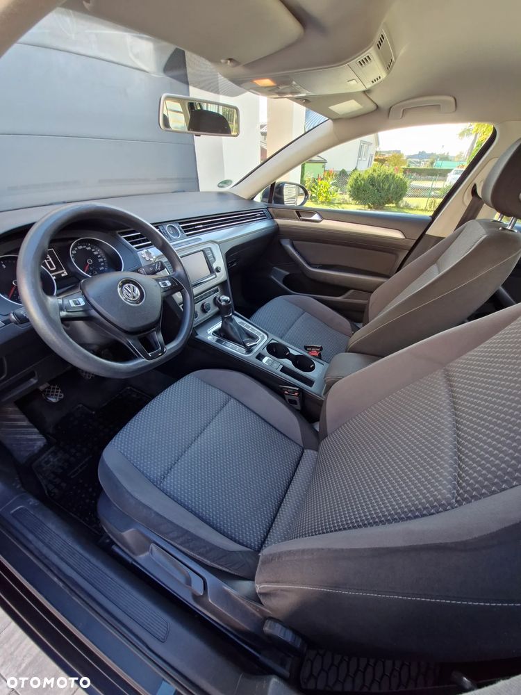 Volkswagen Passat - 2