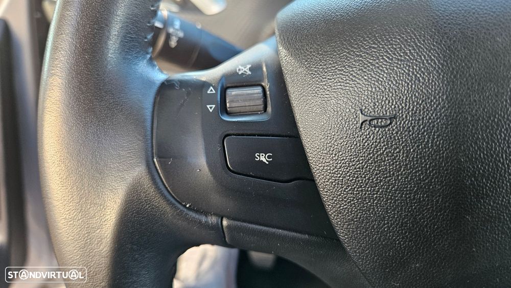 Peugeot 2008 1.2 PureTech Style - 44