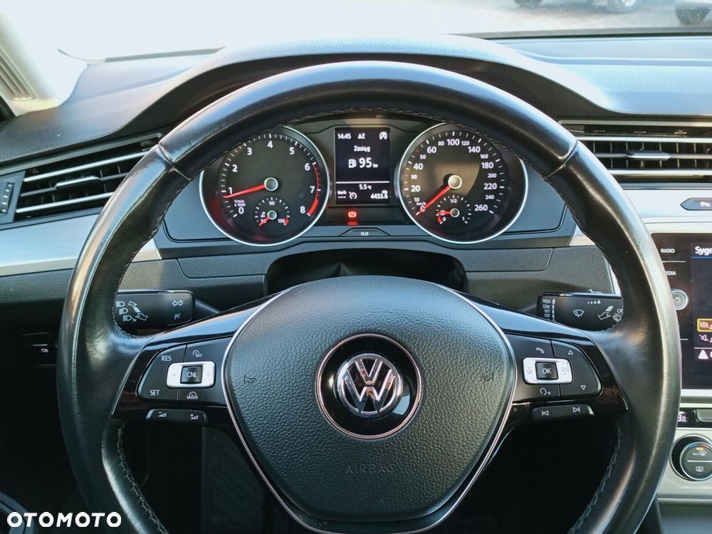 Volkswagen Passat 1.4 TSI BMT Trendline - 12