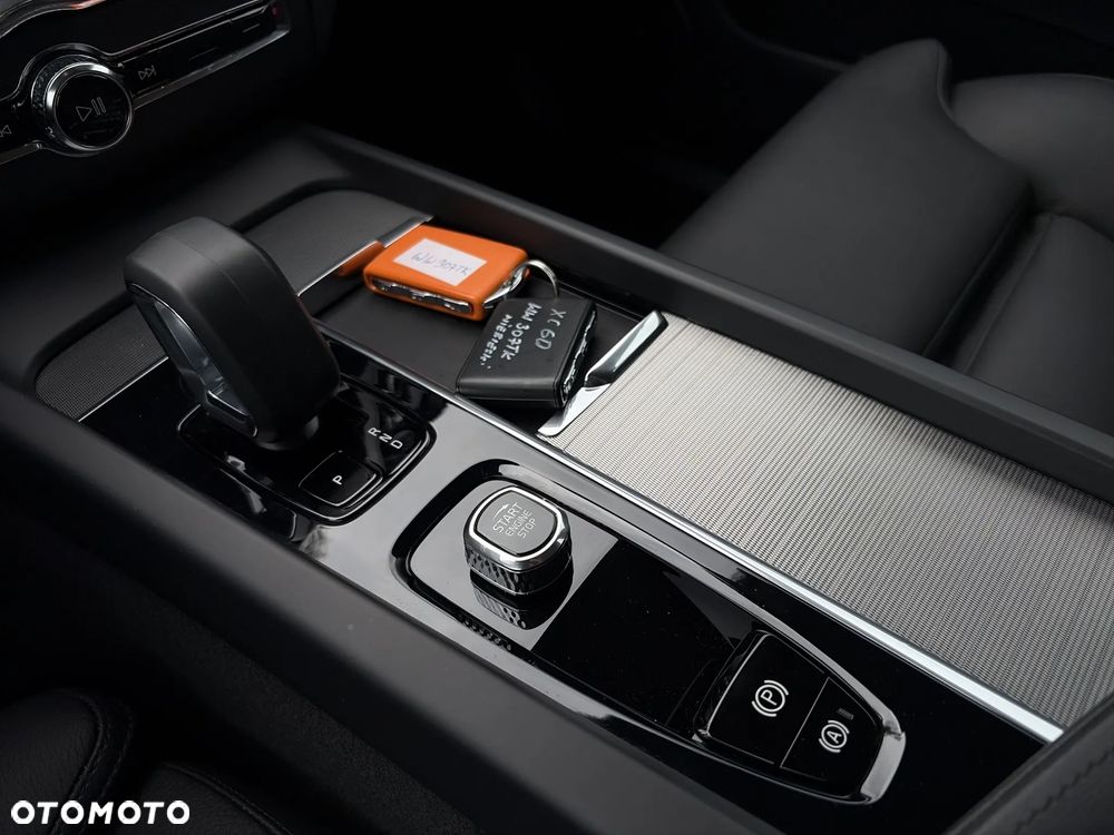 Volvo XC 60 B4 D AWD Plus Bright - 19
