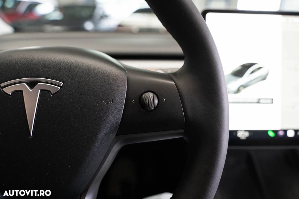 Tesla Model 3 - 14