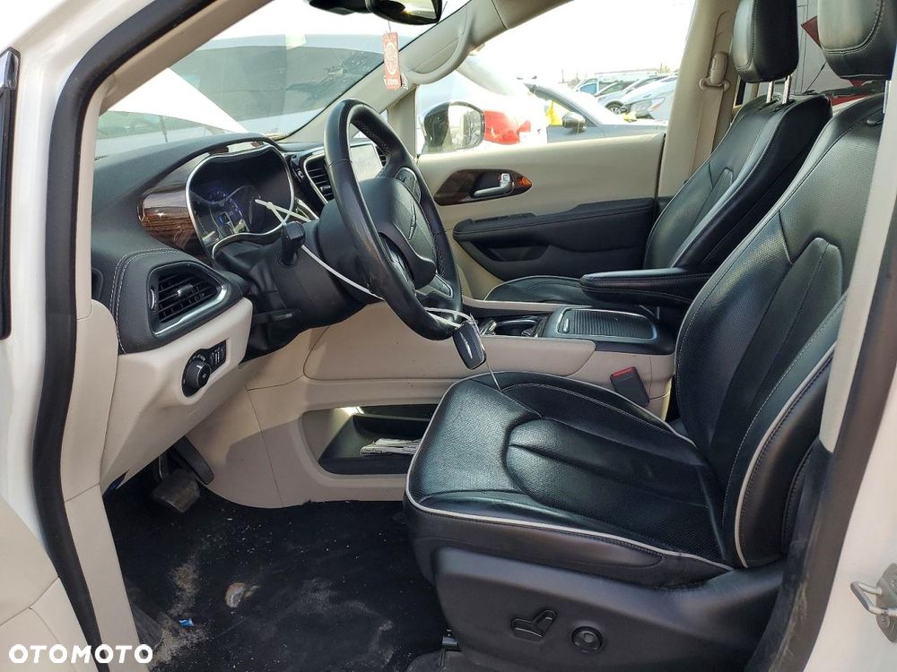 Chrysler Pacifica - 8