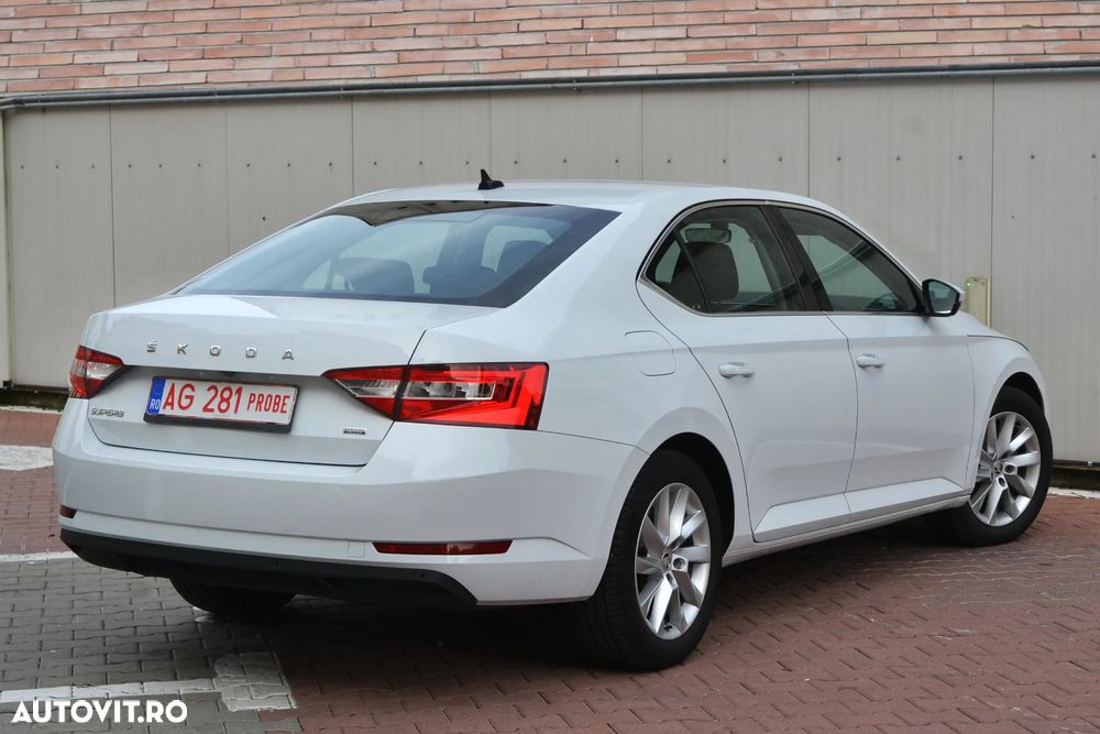 Skoda Superb 2.0 TDI Premium Edition - 4