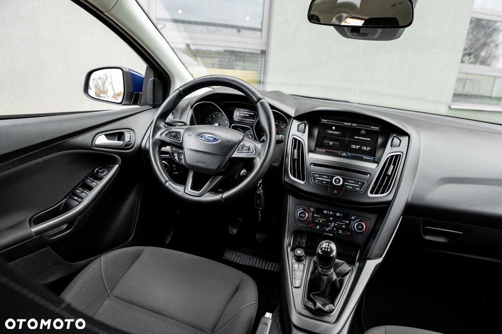 Ford Focus 1.0 EcoBoost Trend - 24
