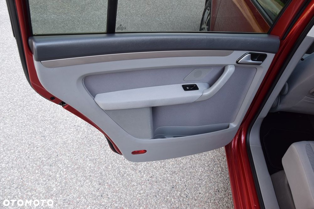 Volkswagen Touran 1.4 TSI DSG Conceptline - 24