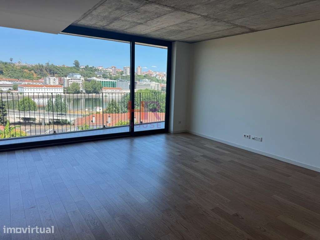 Coimbravende-se T3 com dois aparcamentos privativos coberto e vista... - Grande imagem: 2/21