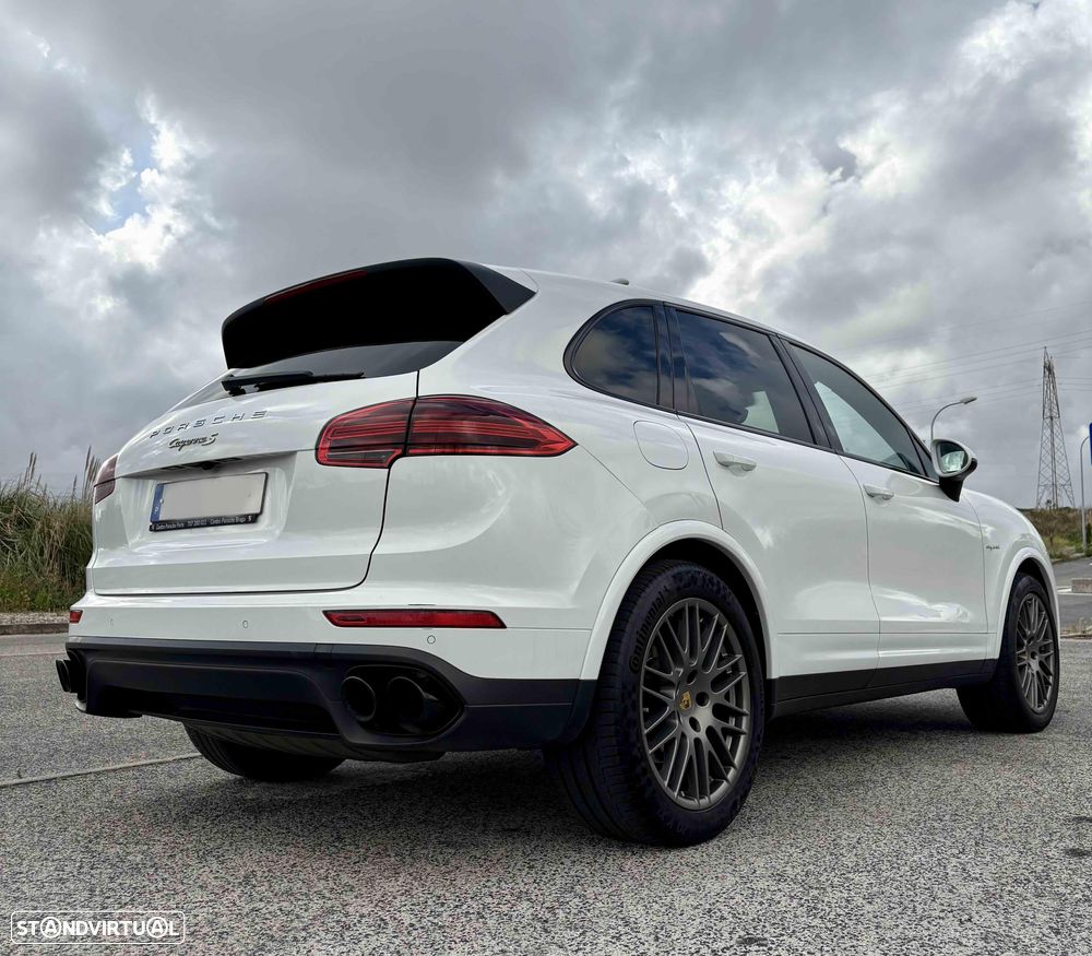 Porsche Cayenne S E-Hybrid - 2