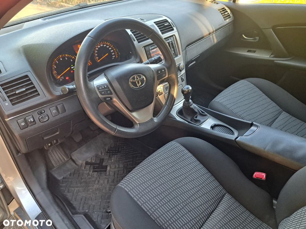 Toyota Avensis - 12