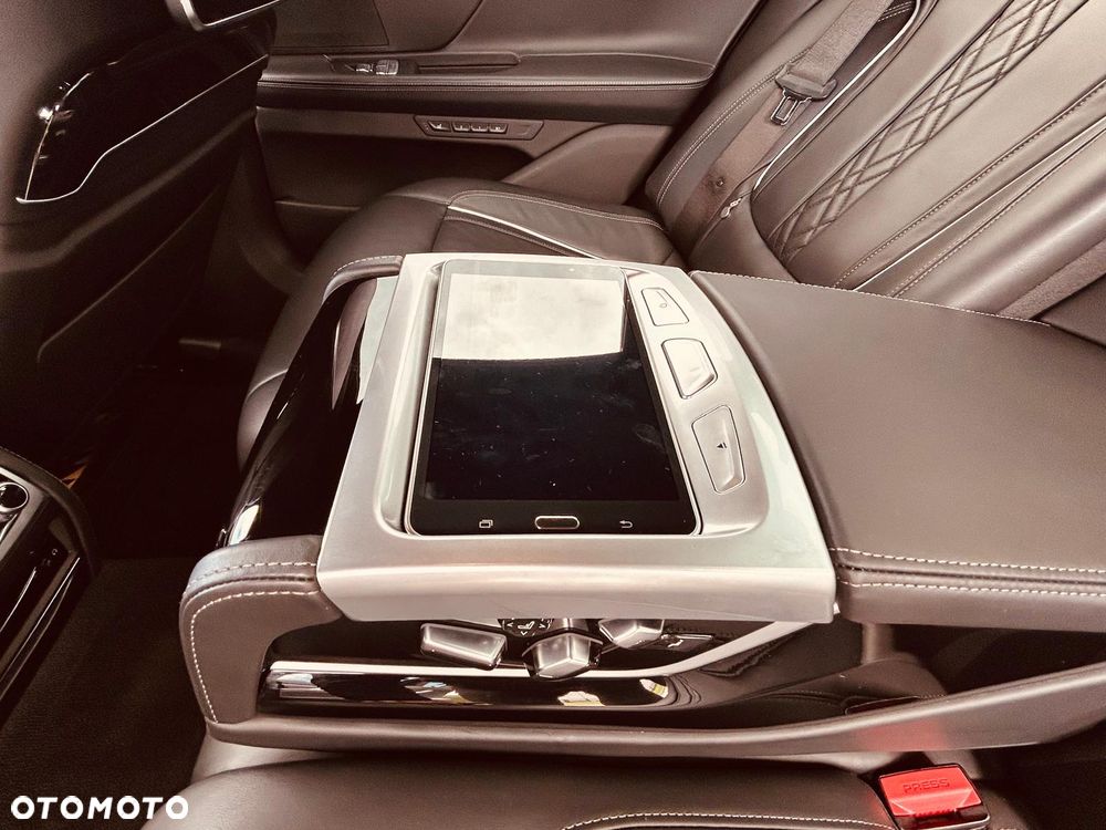 BMW Seria 7 730d xDrive mHEV - 20