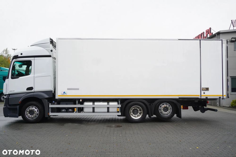 Mercedes-Benz Actros 2545 MP5 / Chłodnia Lecapitaine 18 EPAL / Bitemperatura / Carrier Supra 850 MT / ADR AT - 2