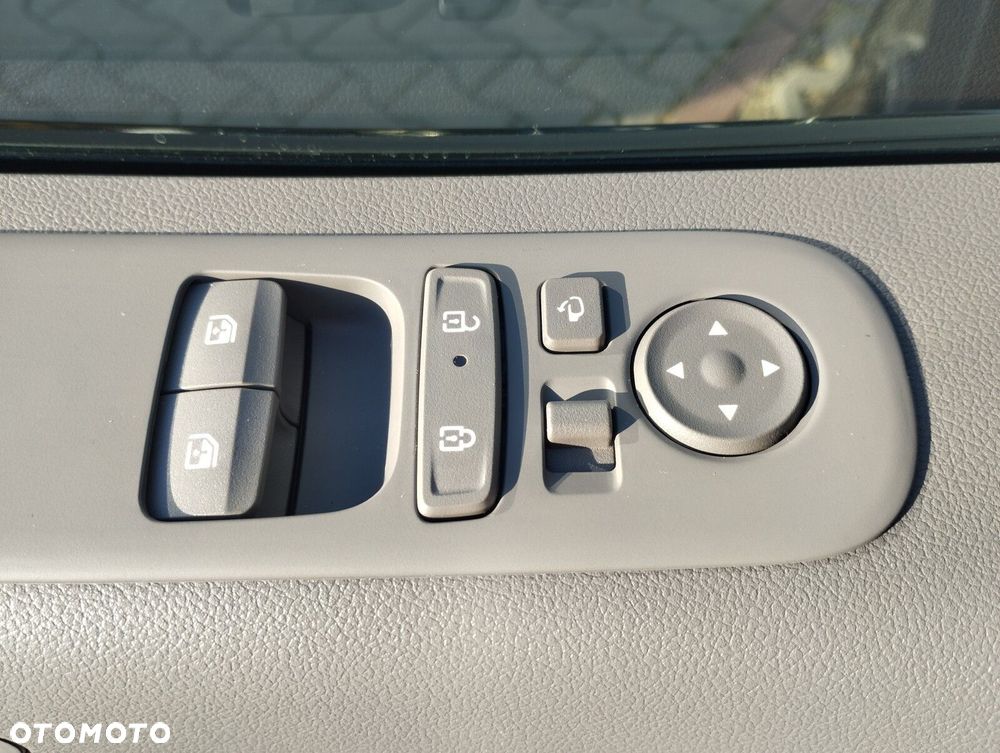 Hyundai Staria 1.6 T-GDI HEV Luxury - 39