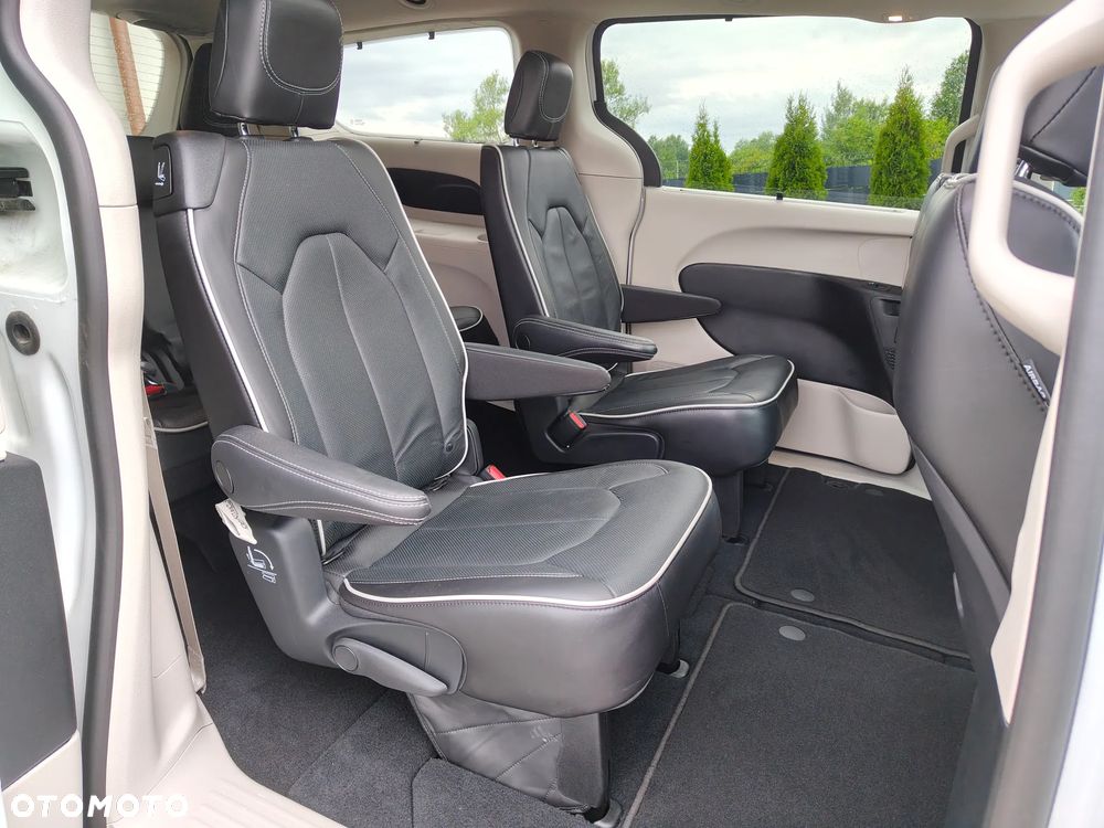 Chrysler Pacifica - 21