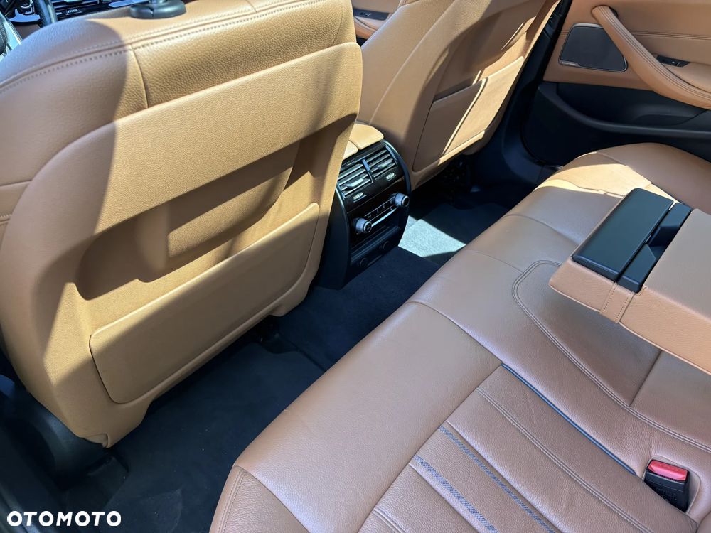 BMW Seria 5 530i xDrive Luxury Line - 29