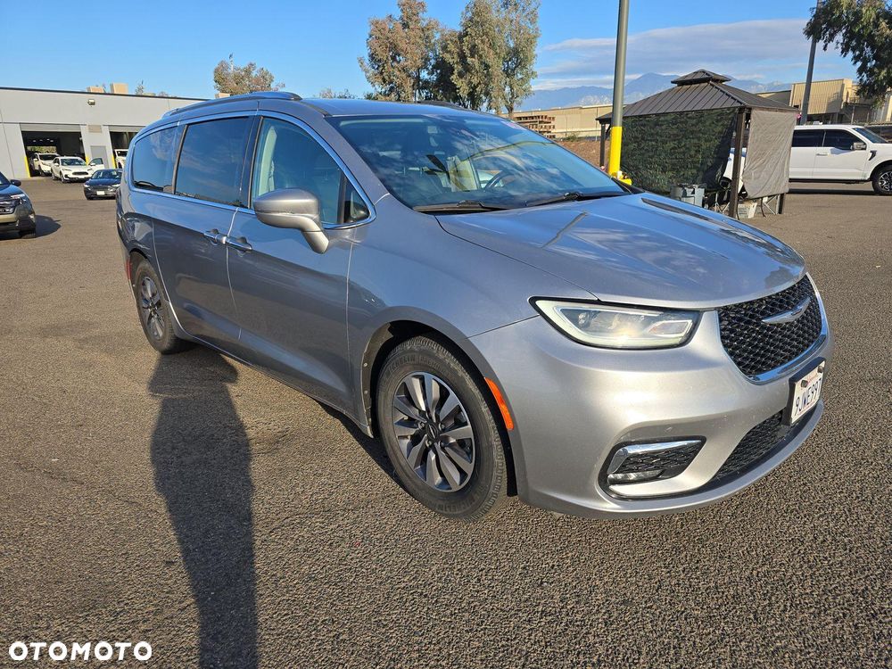 Chrysler Pacifica - 23