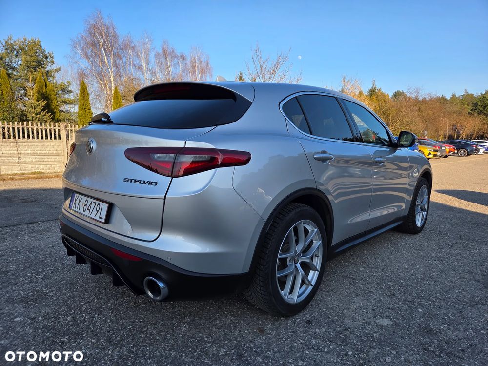 Alfa Romeo Stelvio - 9