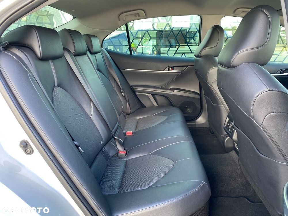 Toyota Camry 2.5 Hybrid Executive CVT - 23