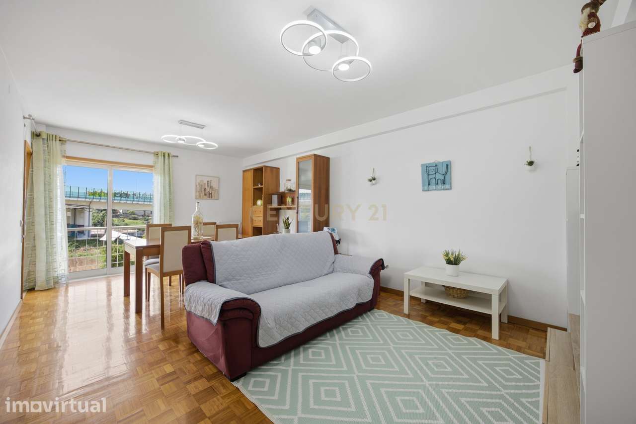 Apartamento T2+1 com excelente exposição solar, varanda, garagem e arr - Grande imagem: 2/20