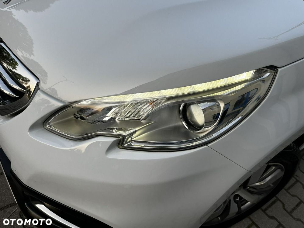 Peugeot 2008 - 10