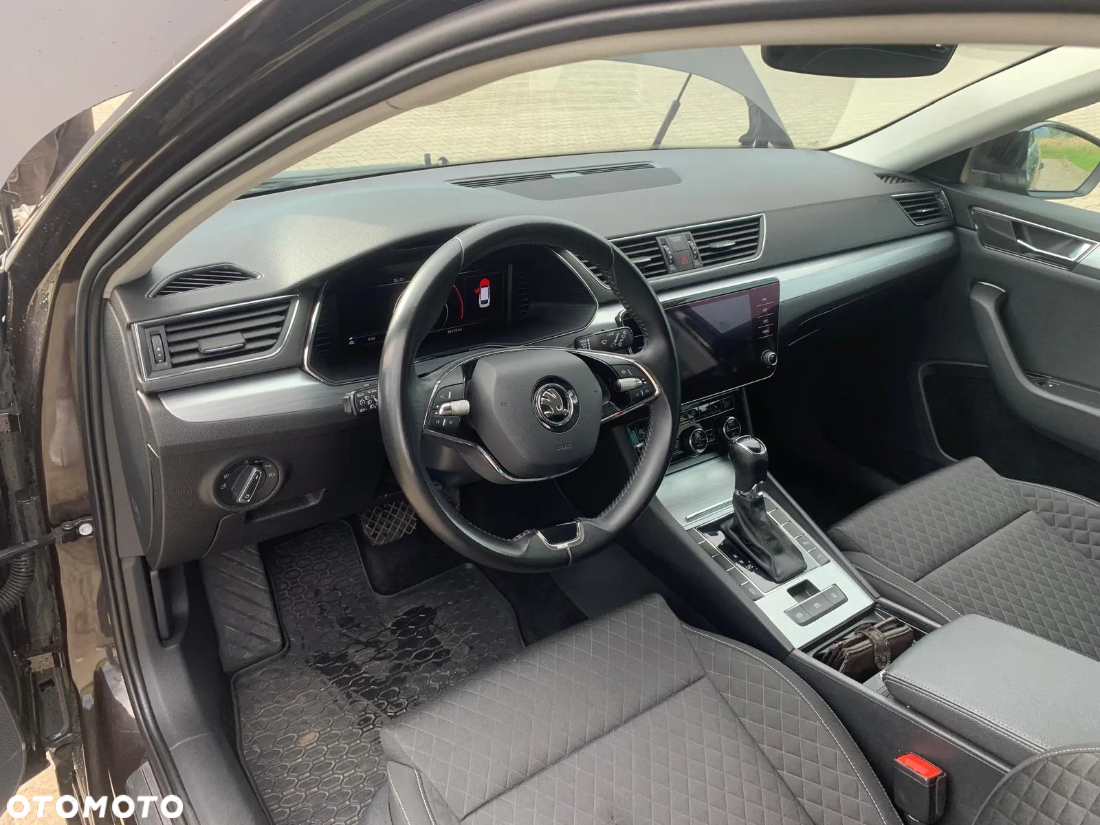 Skoda Superb Combi 2.0 TDI DSG Ambition - 18