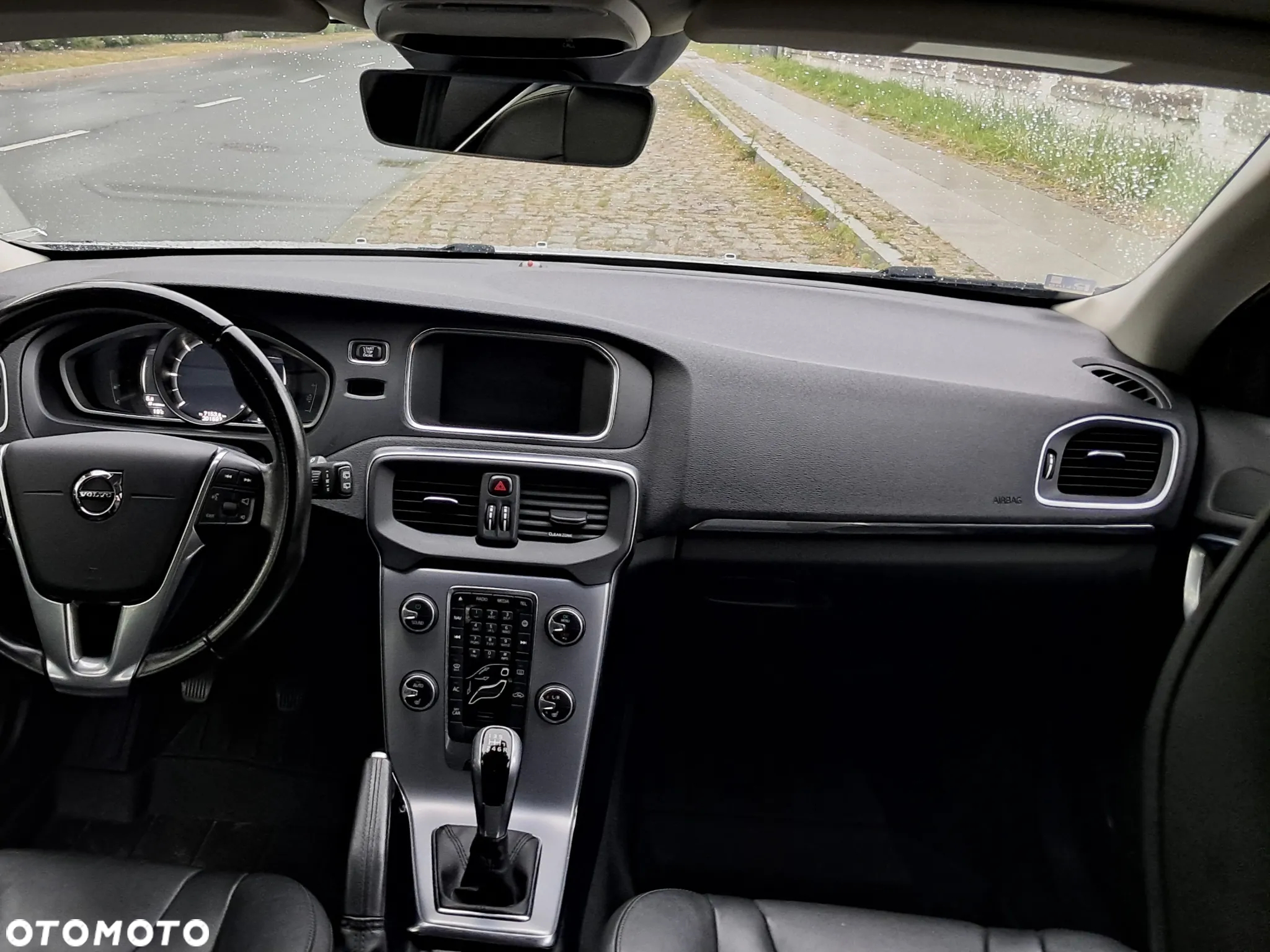 Volvo V40 D2 Drive-E Momentum - 28