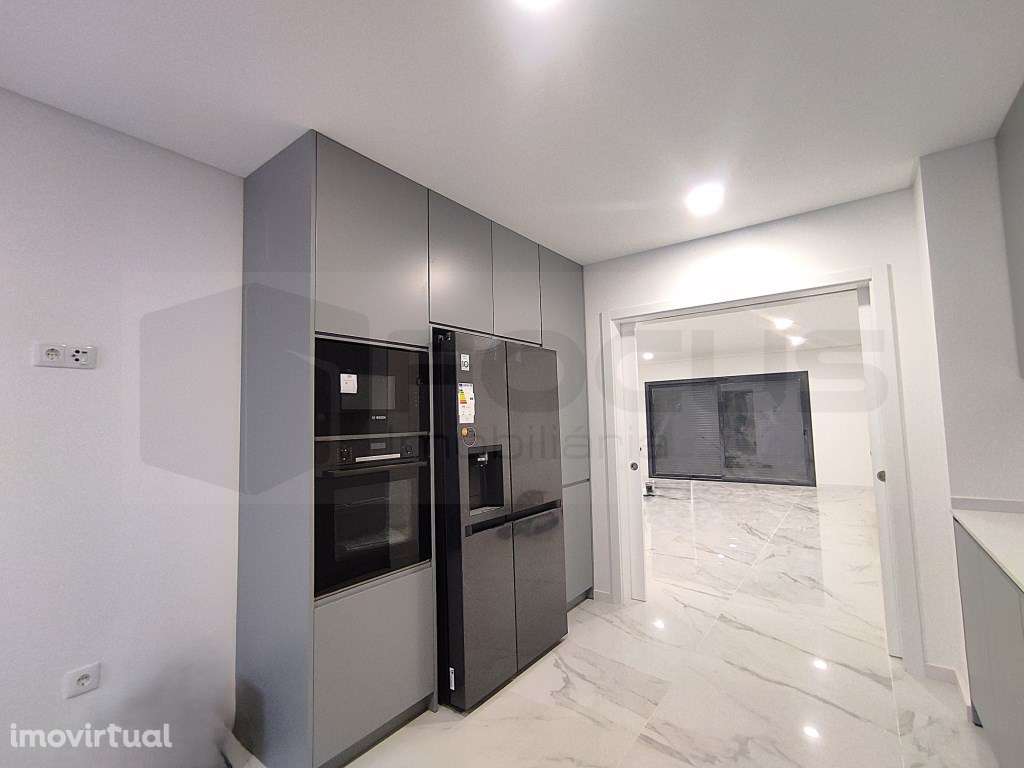 Moradia T4, no coração da Histórica Vista Alegre - Grande imagem: 2/29