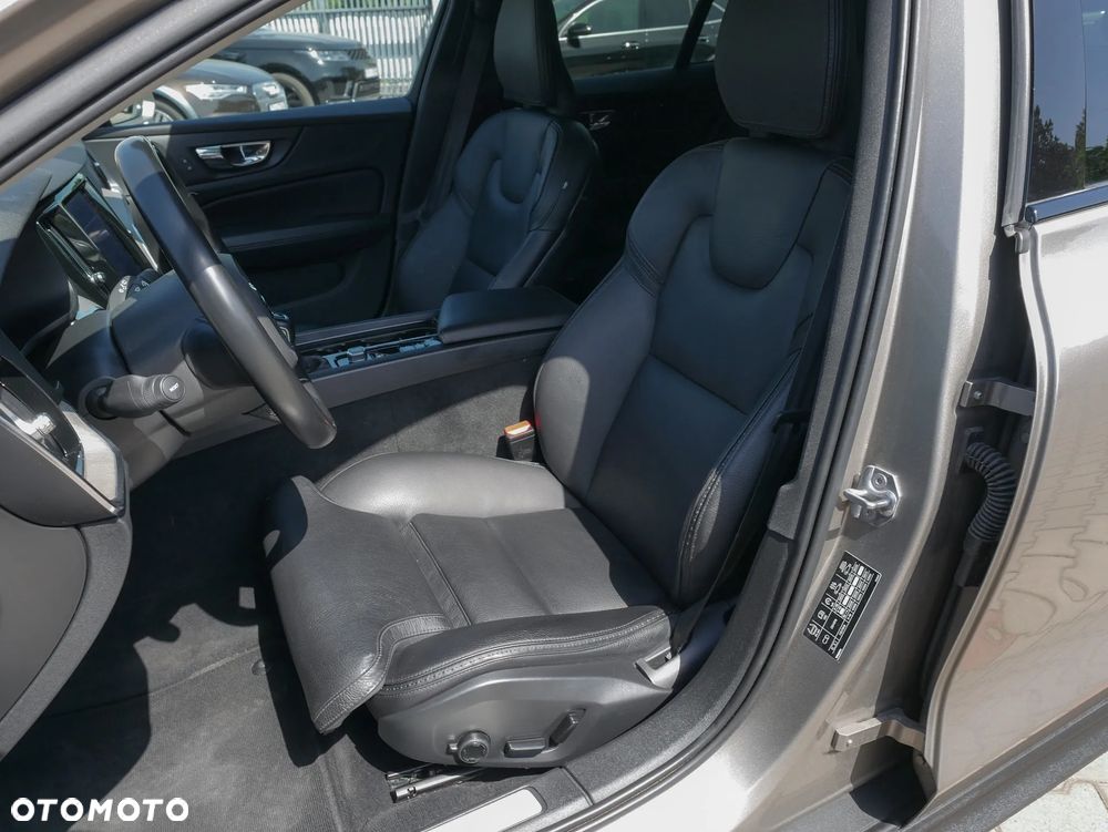 Volvo V60 Cross Country D4 AWD Geartronic Pro - 11