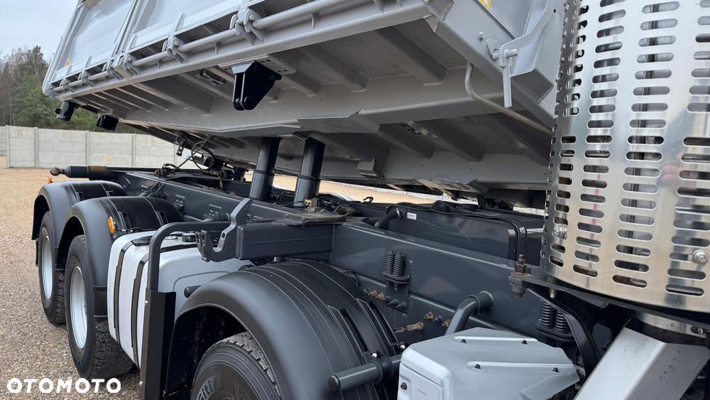 Volvo FMX 410  8X4 - 21