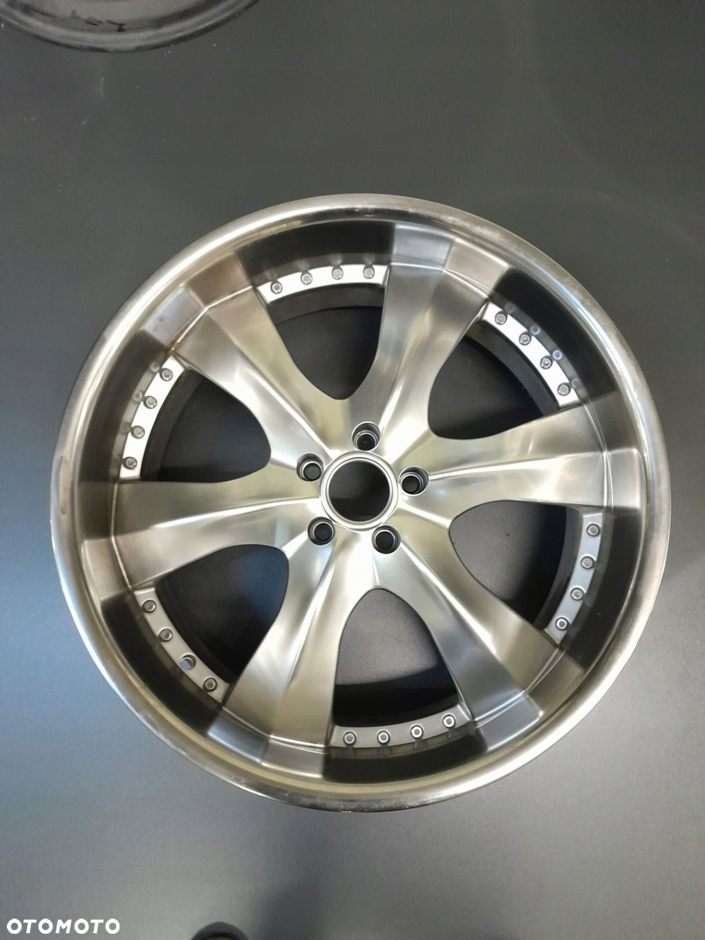 Felgi 22 5x108 / 5x114,3 9,5Jx22 ET40 F6576-38 - 3