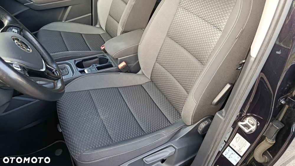 Volkswagen Touran 2.0 TDI SCR DSG ACTIVE - 21