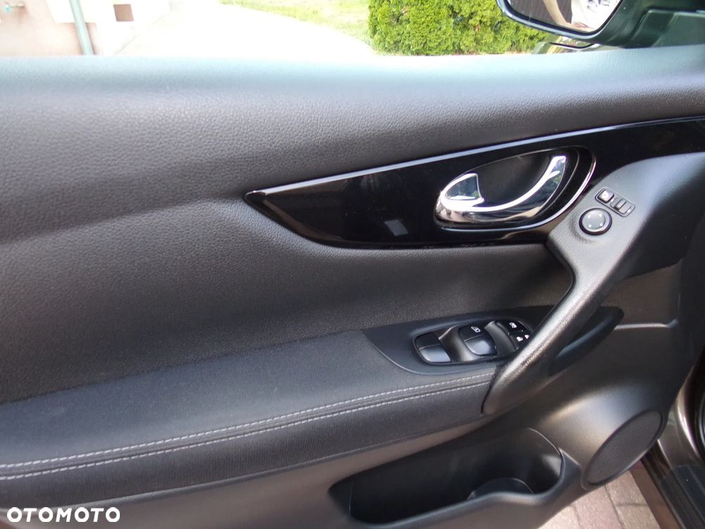 Nissan Qashqai 1.6 DIG-T N-Connecta - 17